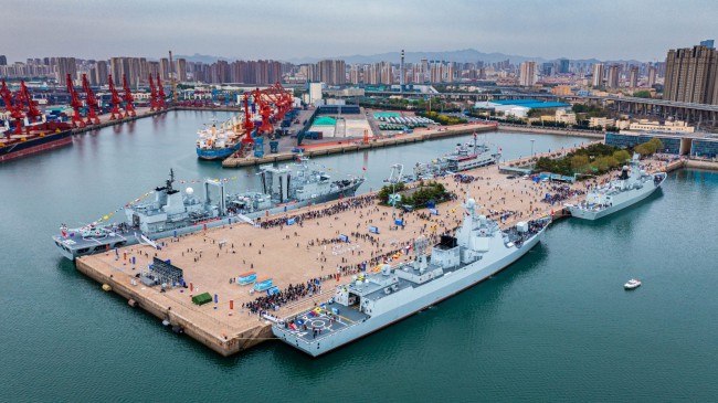 海軍舉行艦艇開(kāi)放活動,開(kāi)封艦首次向(xiàng)公衆敞開(kāi)大門